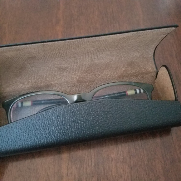 Glasses - Picture 3 of 16